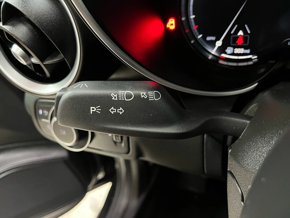 2024 Alfa Romeo Giulia - Image 17 of 21
