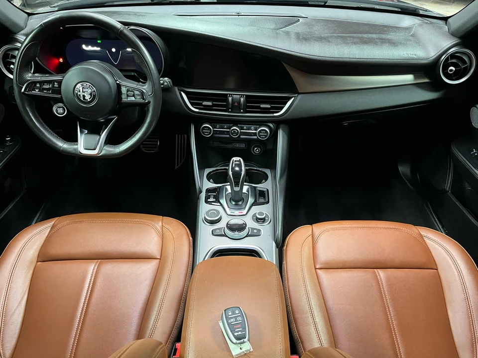 2024 Alfa Romeo Giulia - Image 10 of 21