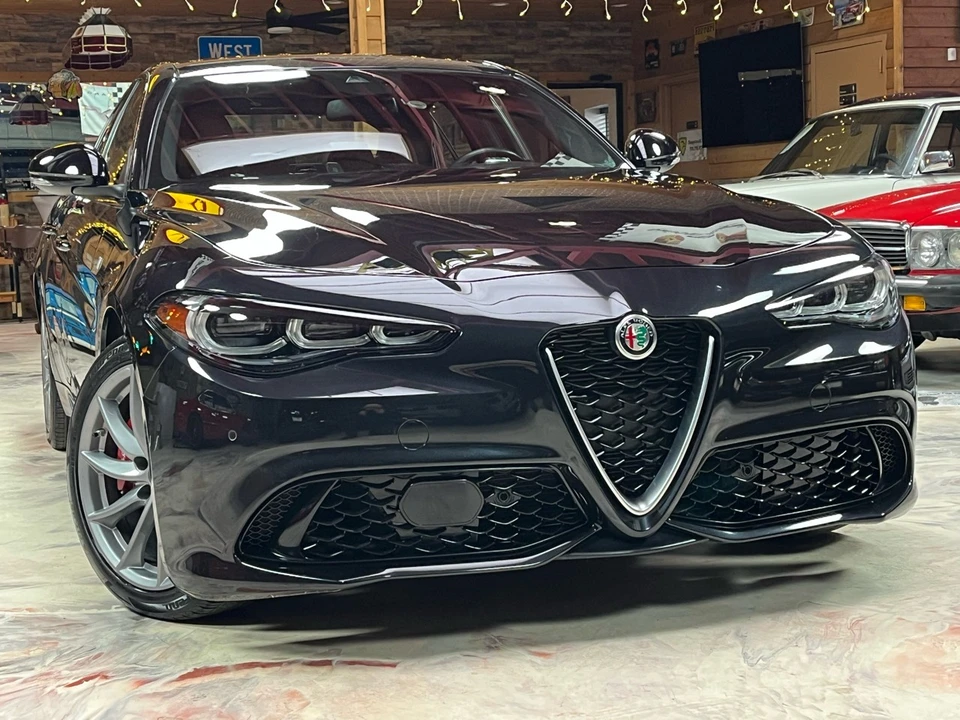 2024 Alfa Romeo Giulia - Image 3 of 21