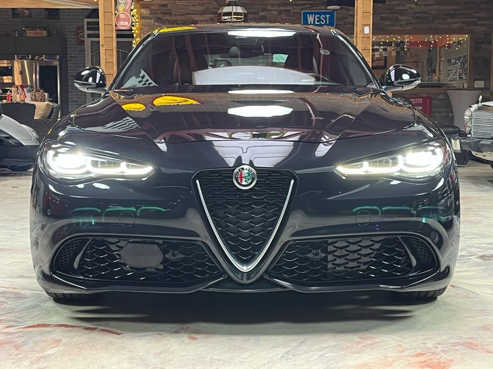 2024 Alfa Romeo Giulia - Image 7 of 21