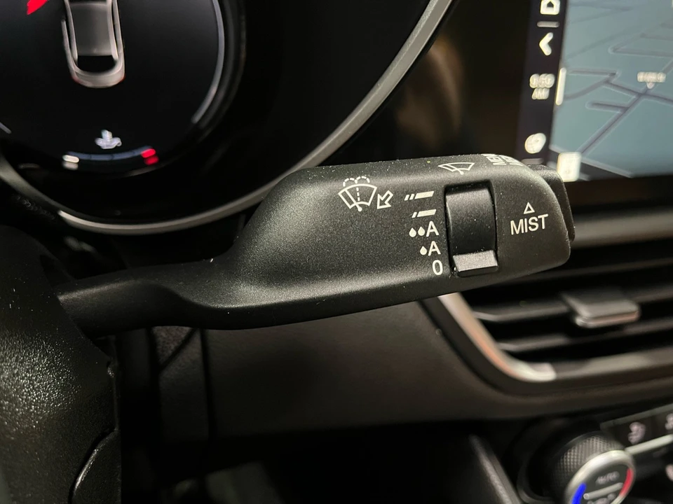 2024 Alfa Romeo Giulia - Image 16 of 21