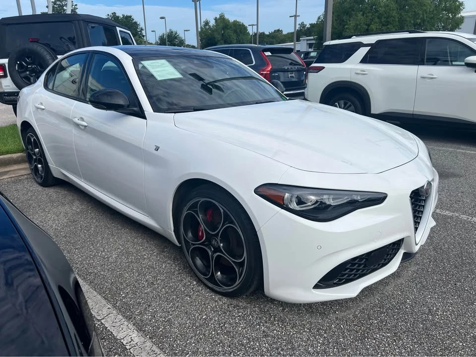 2024 Alfa Romeo Giulia - Image 5 of 12