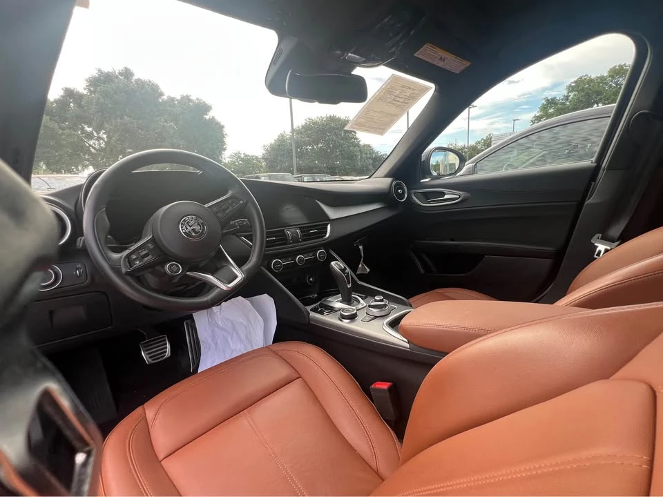 2024 Alfa Romeo Giulia - Image 6 of 12