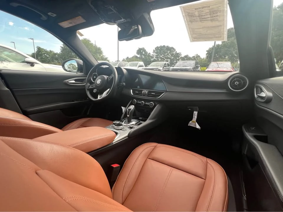2024 Alfa Romeo Giulia - Image 12 of 12