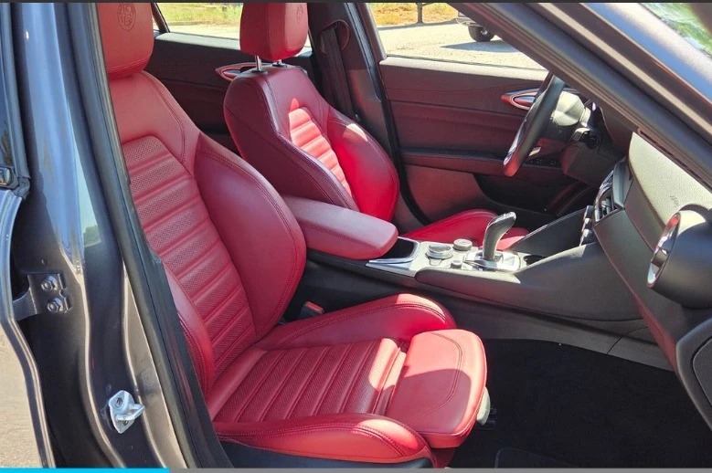 2024 Alfa Romeo Giulia - Image 11 of 12