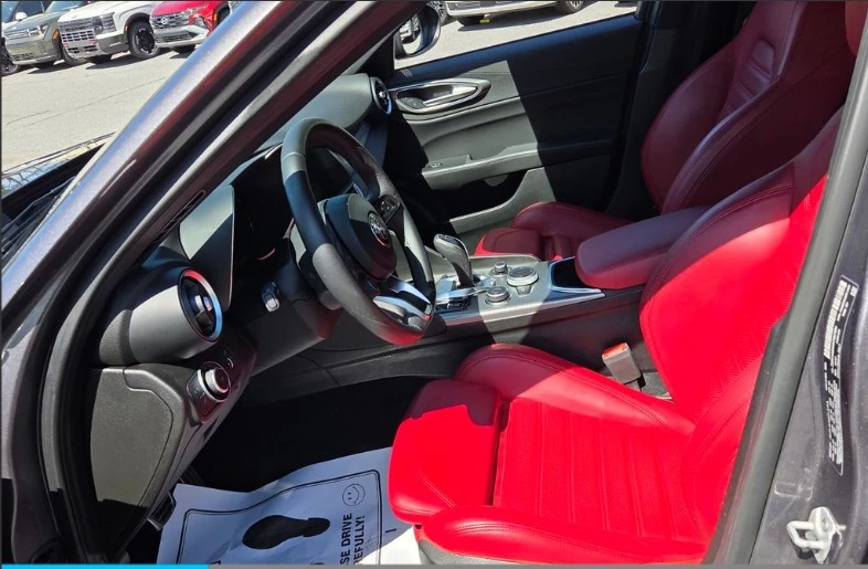 2024 Alfa Romeo Giulia - Image 7 of 12