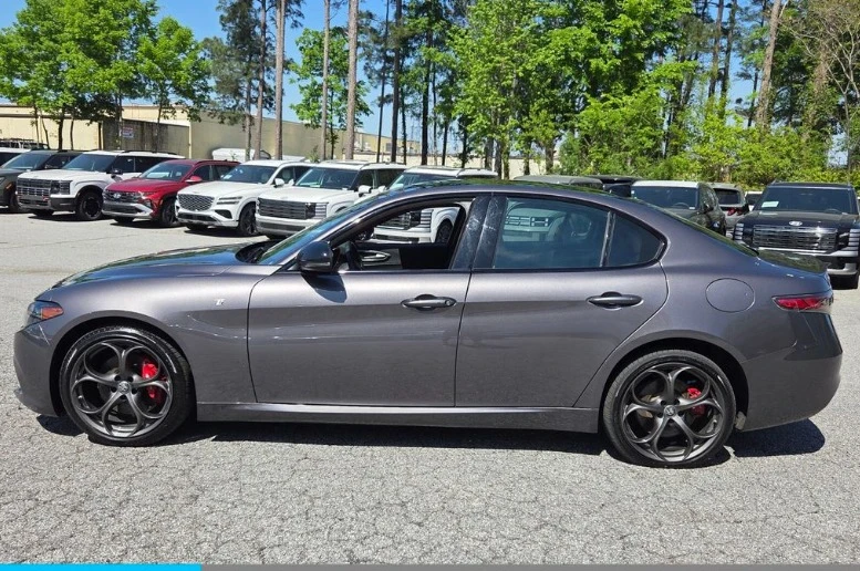 2024 Alfa Romeo Giulia - Image 3 of 12