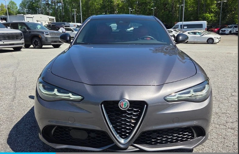 2024 Alfa Romeo Giulia - Image 2 of 12