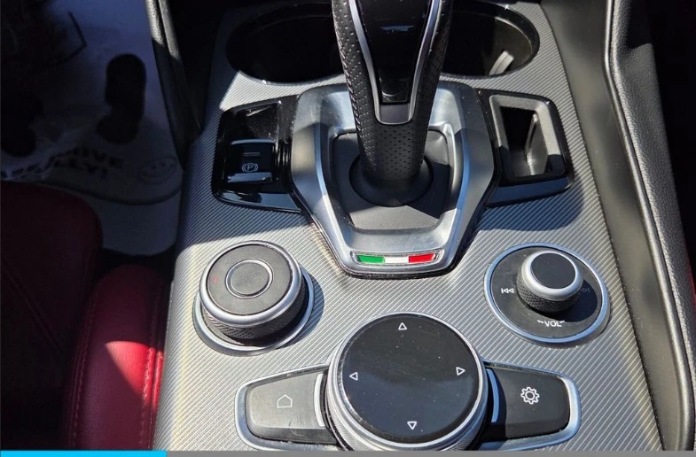 2024 Alfa Romeo Giulia - Image 9 of 12