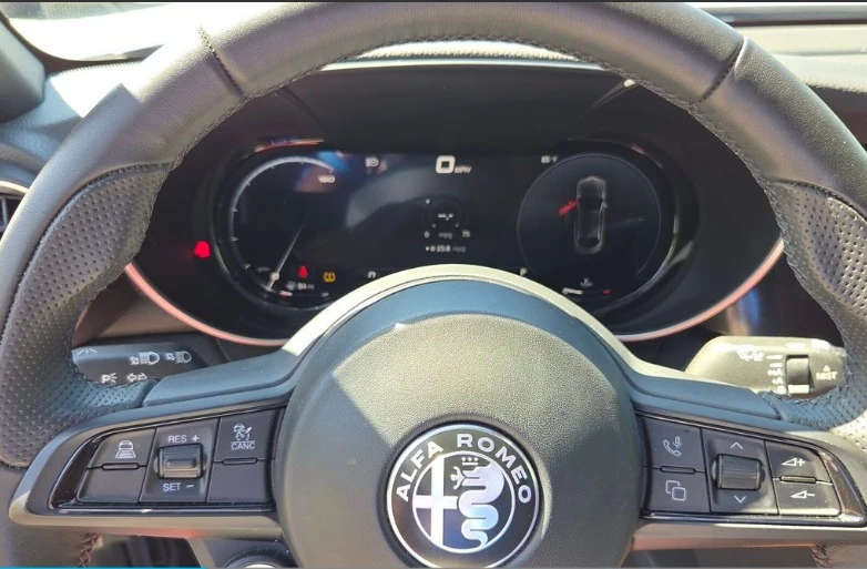 2024 Alfa Romeo Giulia - Image 10 of 12