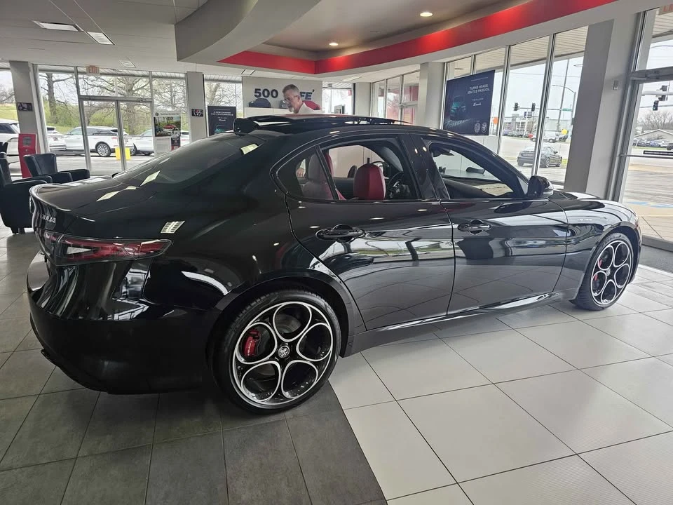 2024 Alfa Romeo Giulia - Image 3 of 11