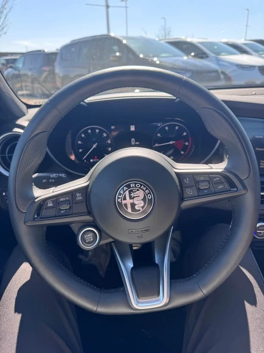 2024 Alfa Romeo Giulia - Image 10 of 16