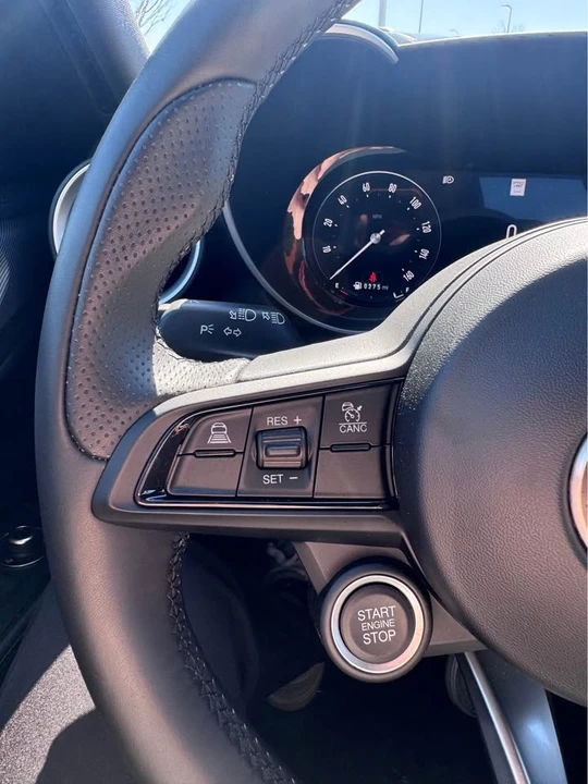 2024 Alfa Romeo Giulia - Image 12 of 16
