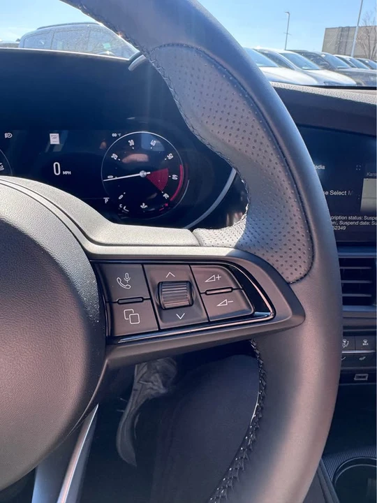 2024 Alfa Romeo Giulia - Image 11 of 16