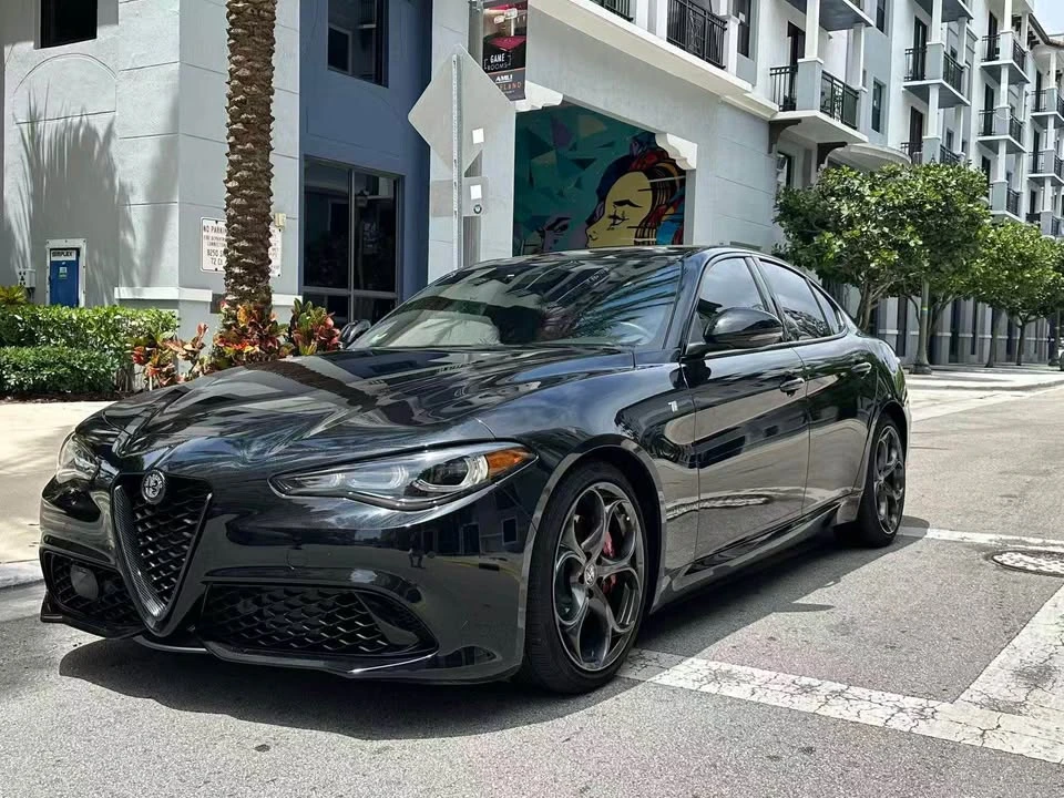 2024 Alfa Romeo Giulia - Image 2 of 5