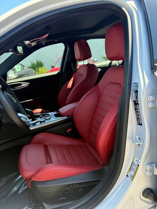 2024 Alfa Romeo Giulia - Image 10 of 13