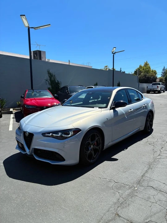 2024 Alfa Romeo Giulia - Image 3 of 13