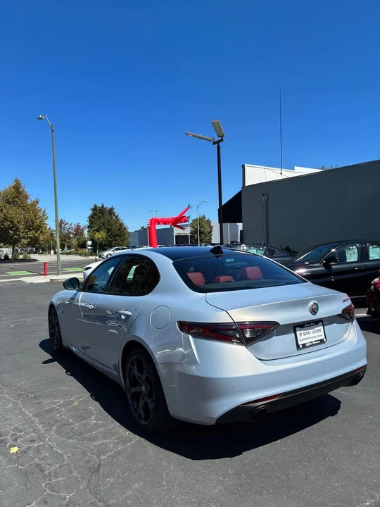 2024 Alfa Romeo Giulia - Image 6 of 13