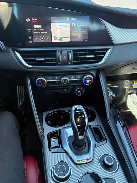 2024 Alfa Romeo Giulia - Image 7 of 13