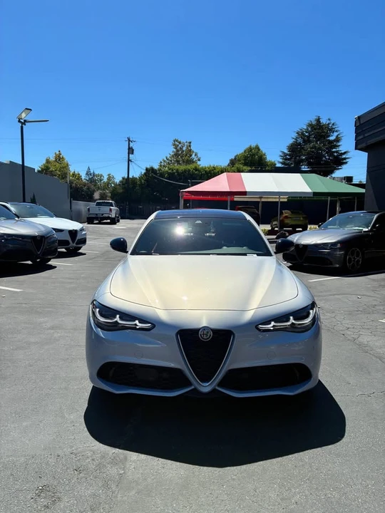 2024 Alfa Romeo Giulia - Image 2 of 13