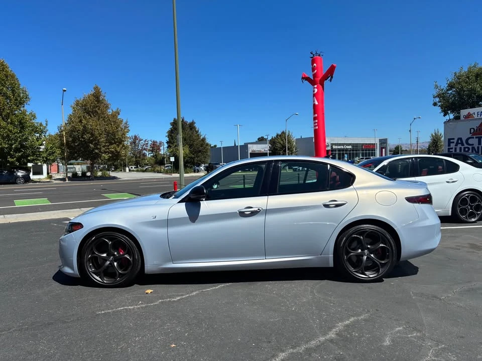 2024 Alfa Romeo Giulia - Image 5 of 13