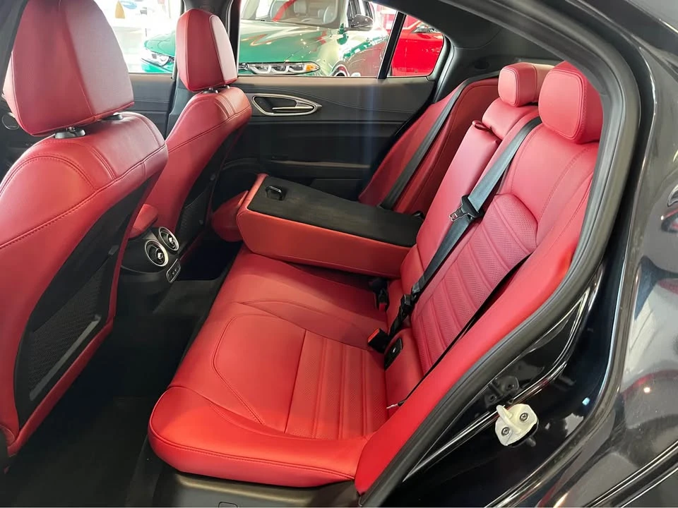 2024 Alfa Romeo Giulia - Image 15 of 20