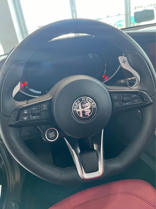 2024 Alfa Romeo Giulia - Image 16 of 20