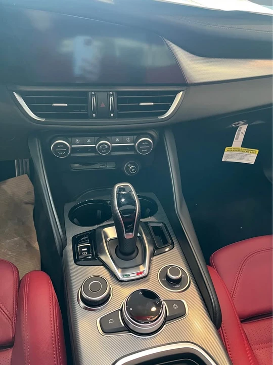 2024 Alfa Romeo Giulia - Image 17 of 20