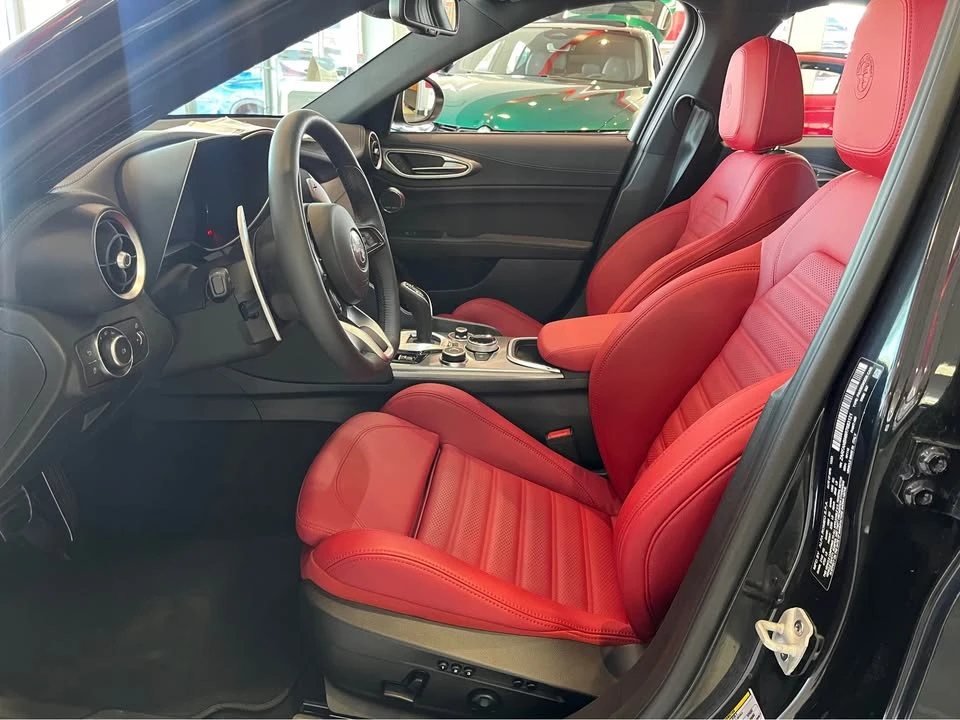 2024 Alfa Romeo Giulia - Image 13 of 20