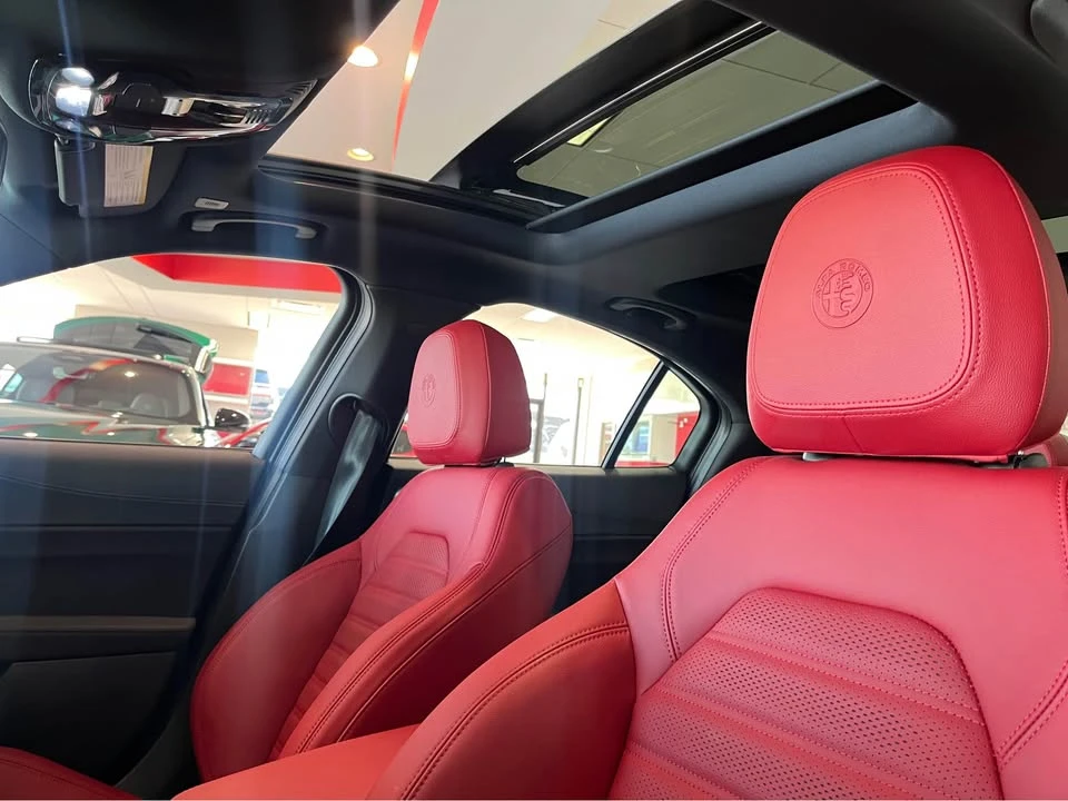 2024 Alfa Romeo Giulia - Image 14 of 20