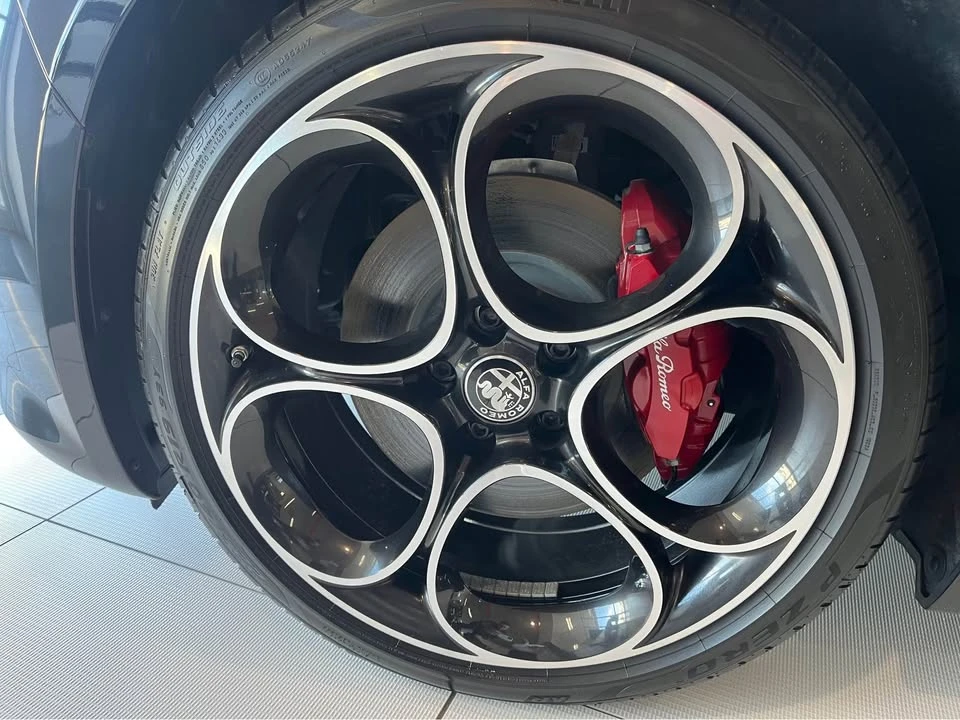 2024 Alfa Romeo Giulia - Image 9 of 20