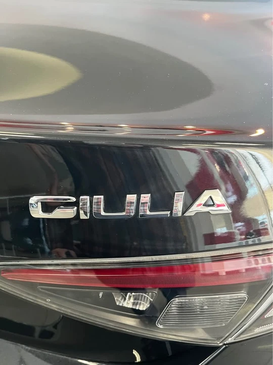 2024 Alfa Romeo Giulia - Image 11 of 20