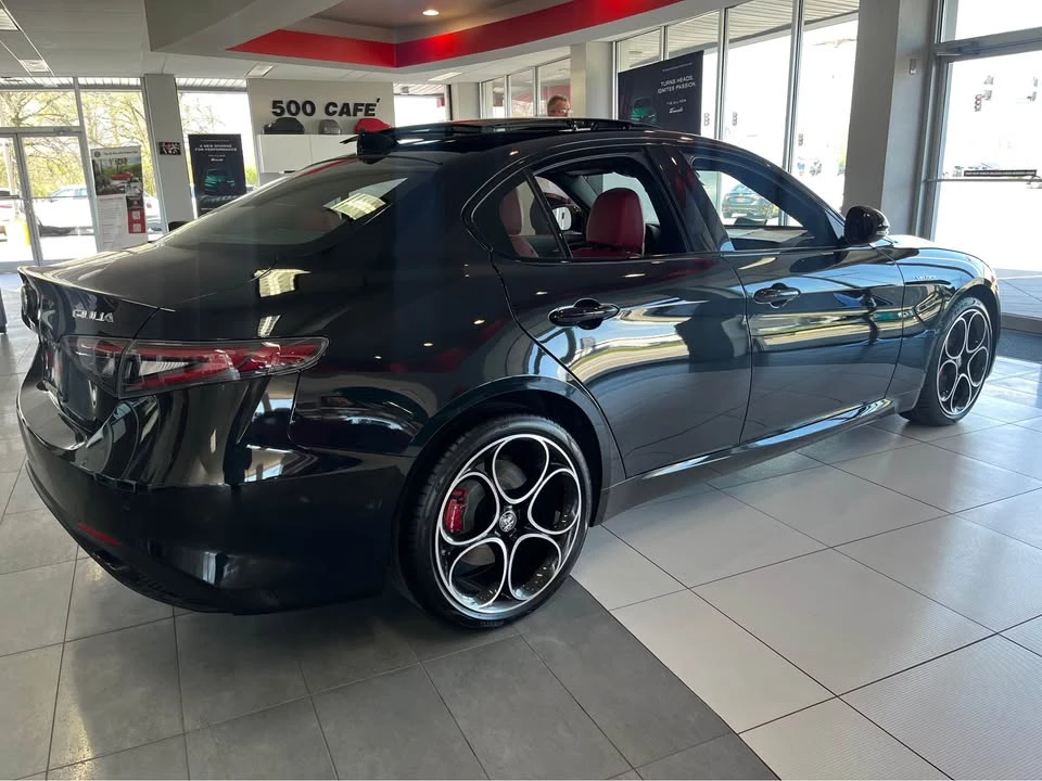 2024 Alfa Romeo Giulia - Image 5 of 20