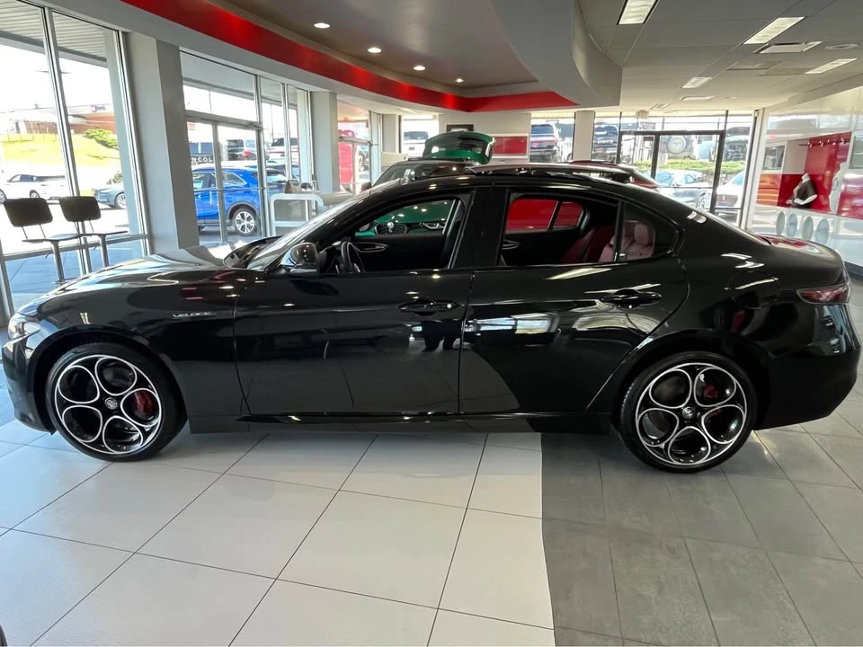 2024 Alfa Romeo Giulia - Image 8 of 20