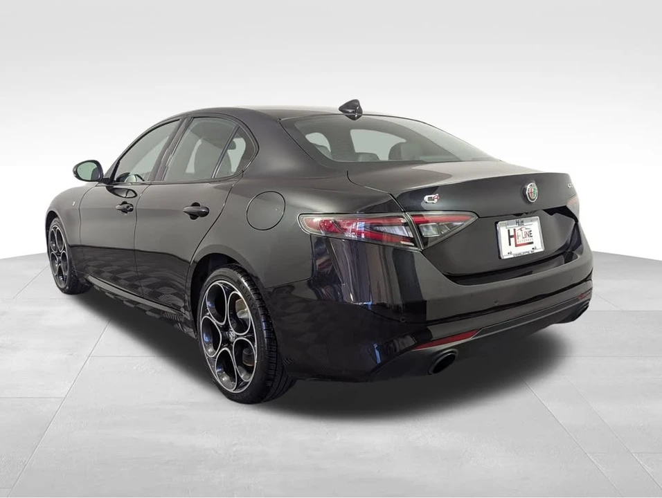 2024 Alfa Romeo Giulia - Image 16 of 19