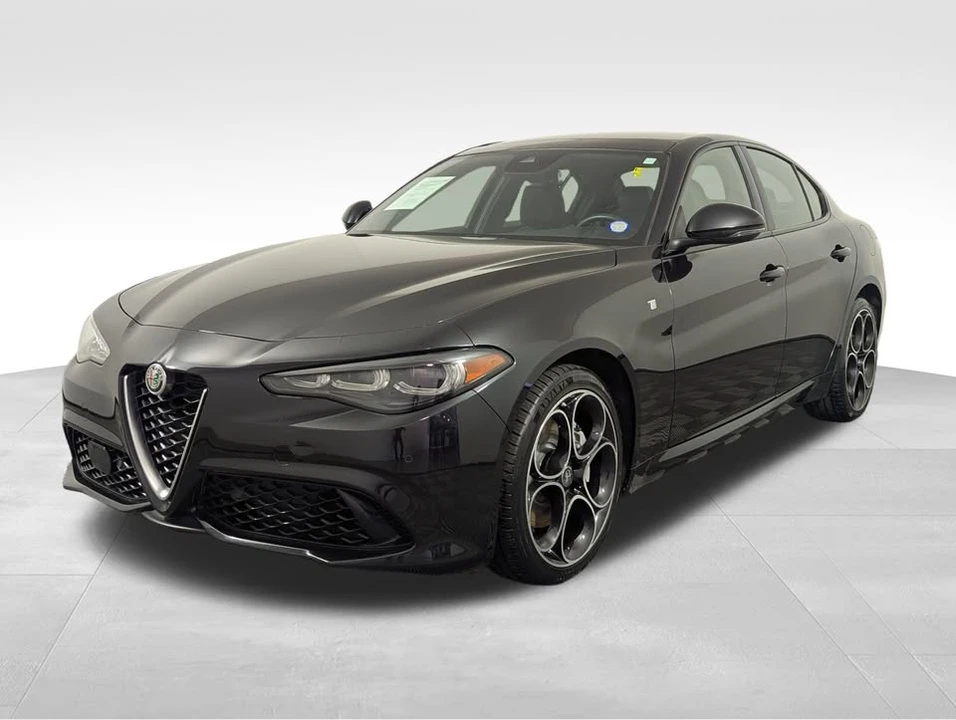 2024 Alfa Romeo Giulia - Image 2 of 19