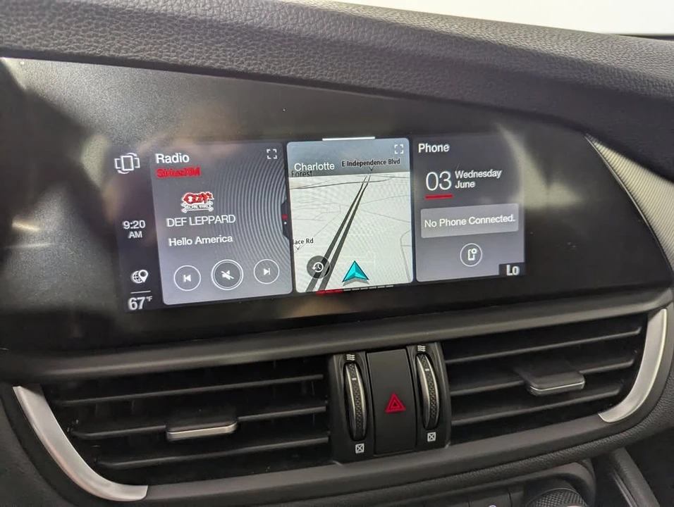 2024 Alfa Romeo Giulia - Image 10 of 19