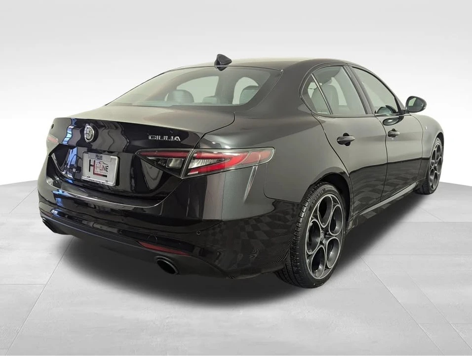 2024 Alfa Romeo Giulia - Image 18 of 19