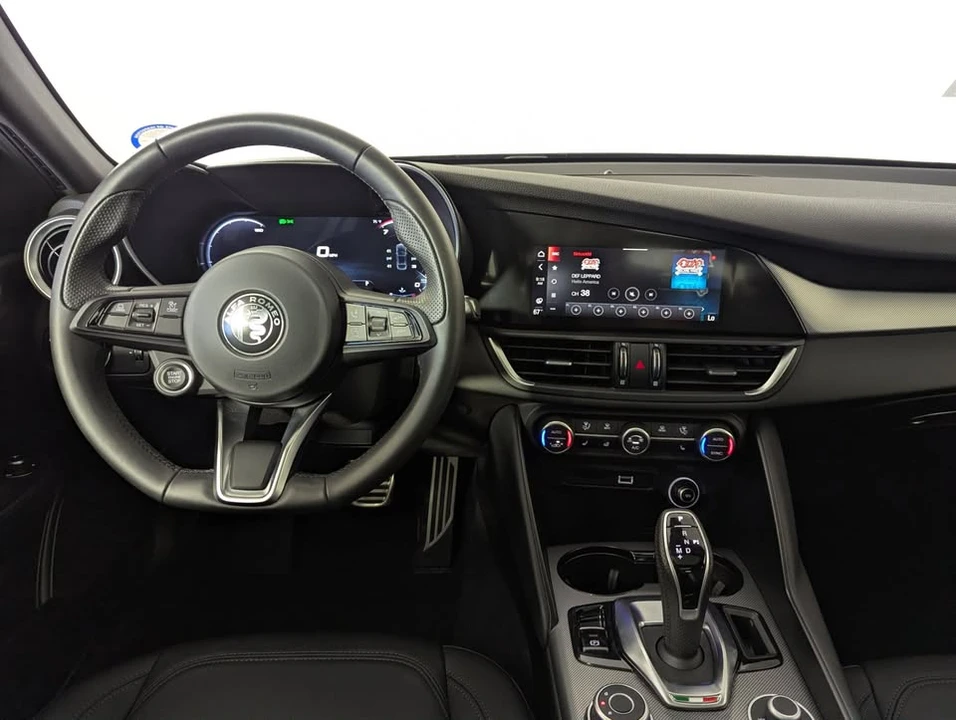 2024 Alfa Romeo Giulia - Image 5 of 19