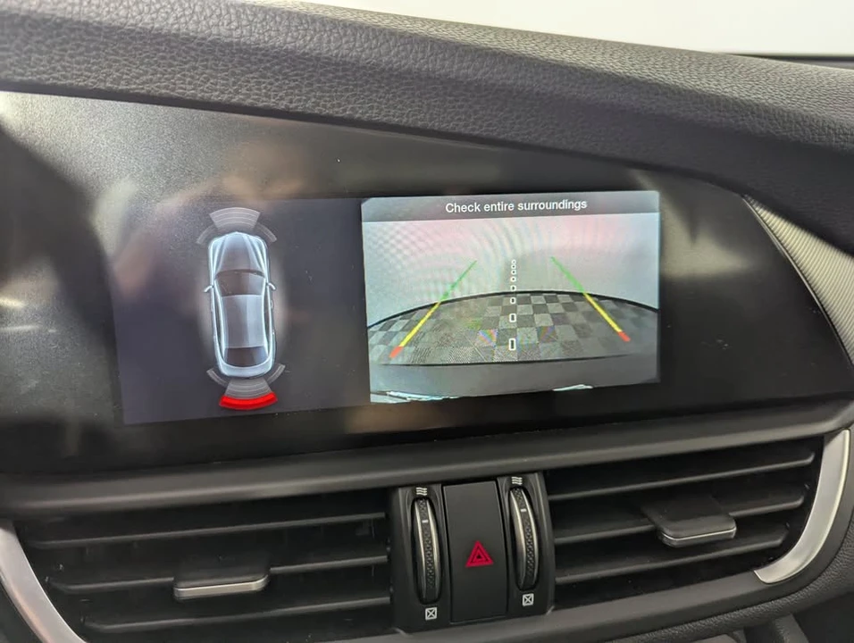 2024 Alfa Romeo Giulia - Image 8 of 19