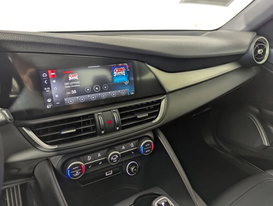 2024 Alfa Romeo Giulia - Image 6 of 19