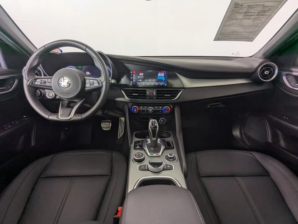 2024 Alfa Romeo Giulia - Image 4 of 19
