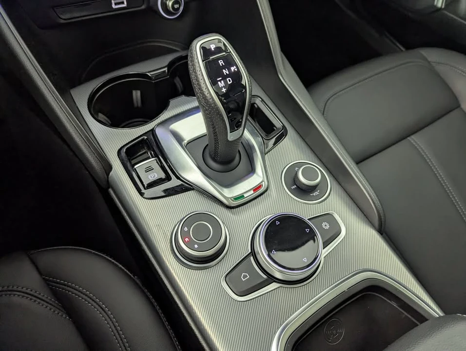 2024 Alfa Romeo Giulia - Image 7 of 19