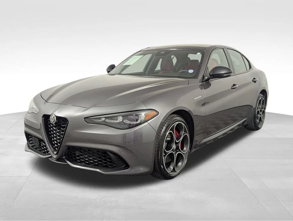 2024 Alfa Romeo Giulia - Image 2 of 20