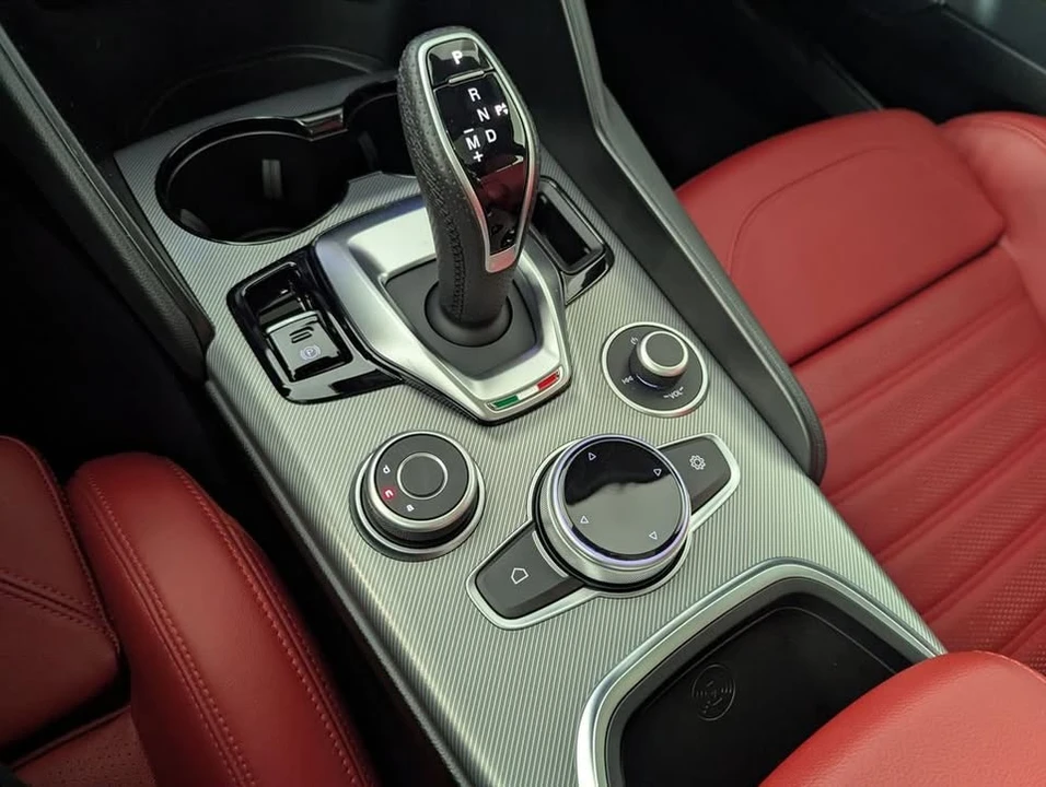 2024 Alfa Romeo Giulia - Image 8 of 20