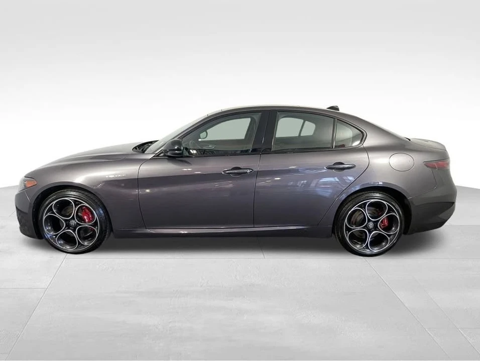 2024 Alfa Romeo Giulia - Image 19 of 20