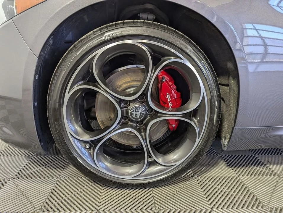 2024 Alfa Romeo Giulia - Image 16 of 20