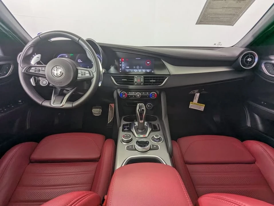 2024 Alfa Romeo Giulia - Image 5 of 20