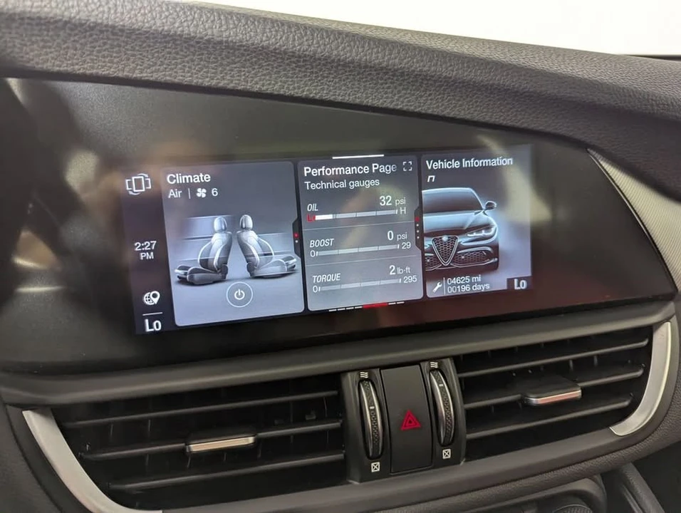 2024 Alfa Romeo Giulia - Image 11 of 20