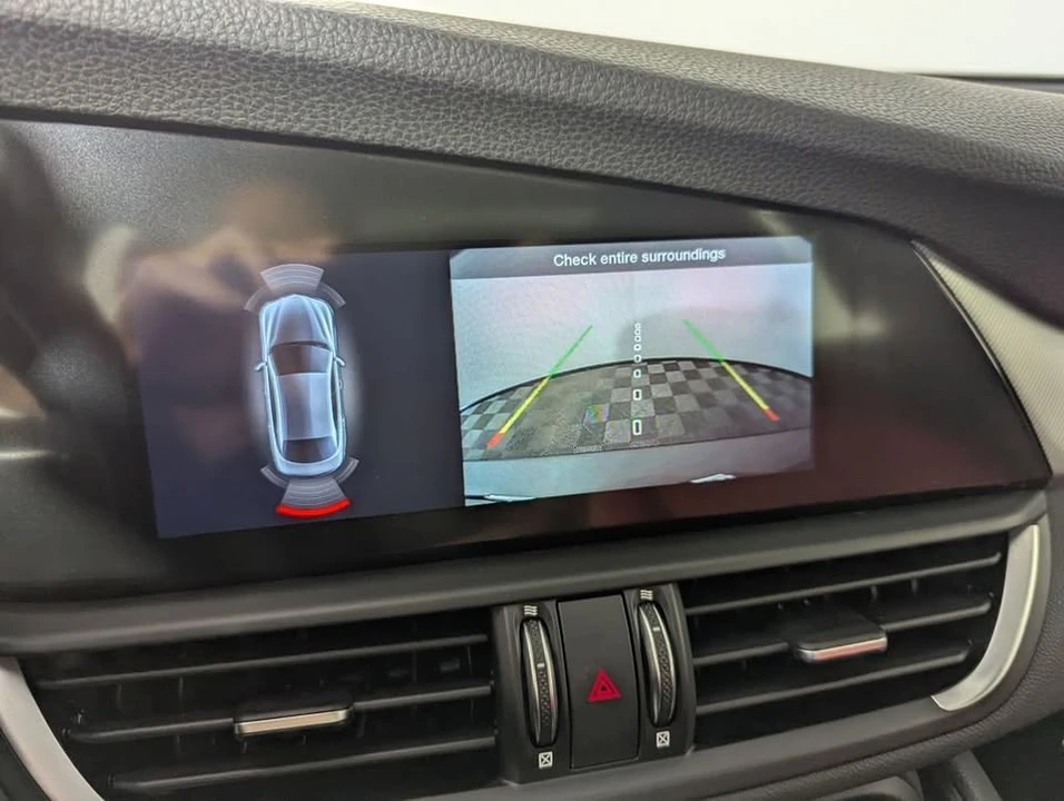 2024 Alfa Romeo Giulia - Image 9 of 20
